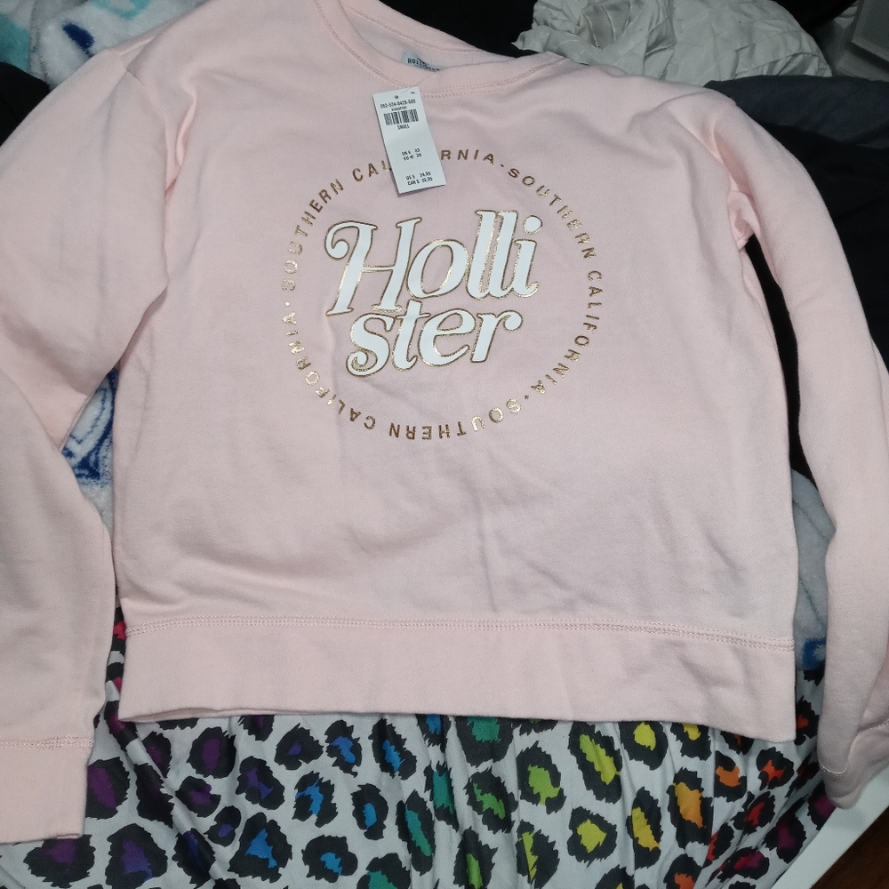 Hollister crewneck sweater NWT